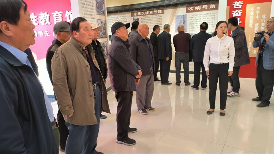 赣榆区开展老干部参观考察活动 (2).jpg