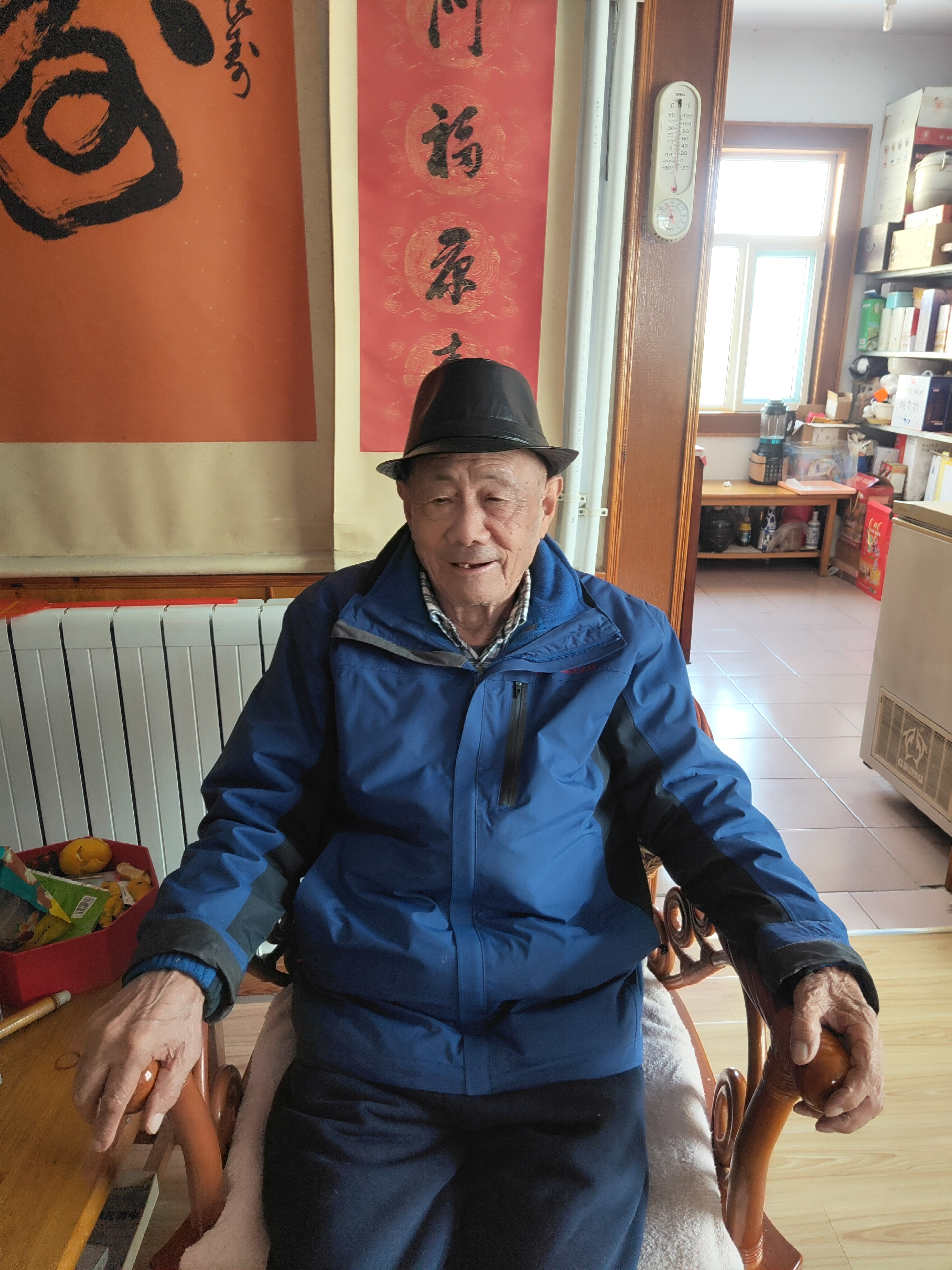 1东海县人大原副主任，离休干部秦玉荣.jpg