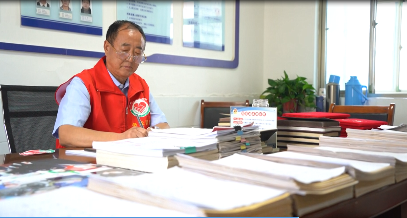 朱连国活动照 (1).png