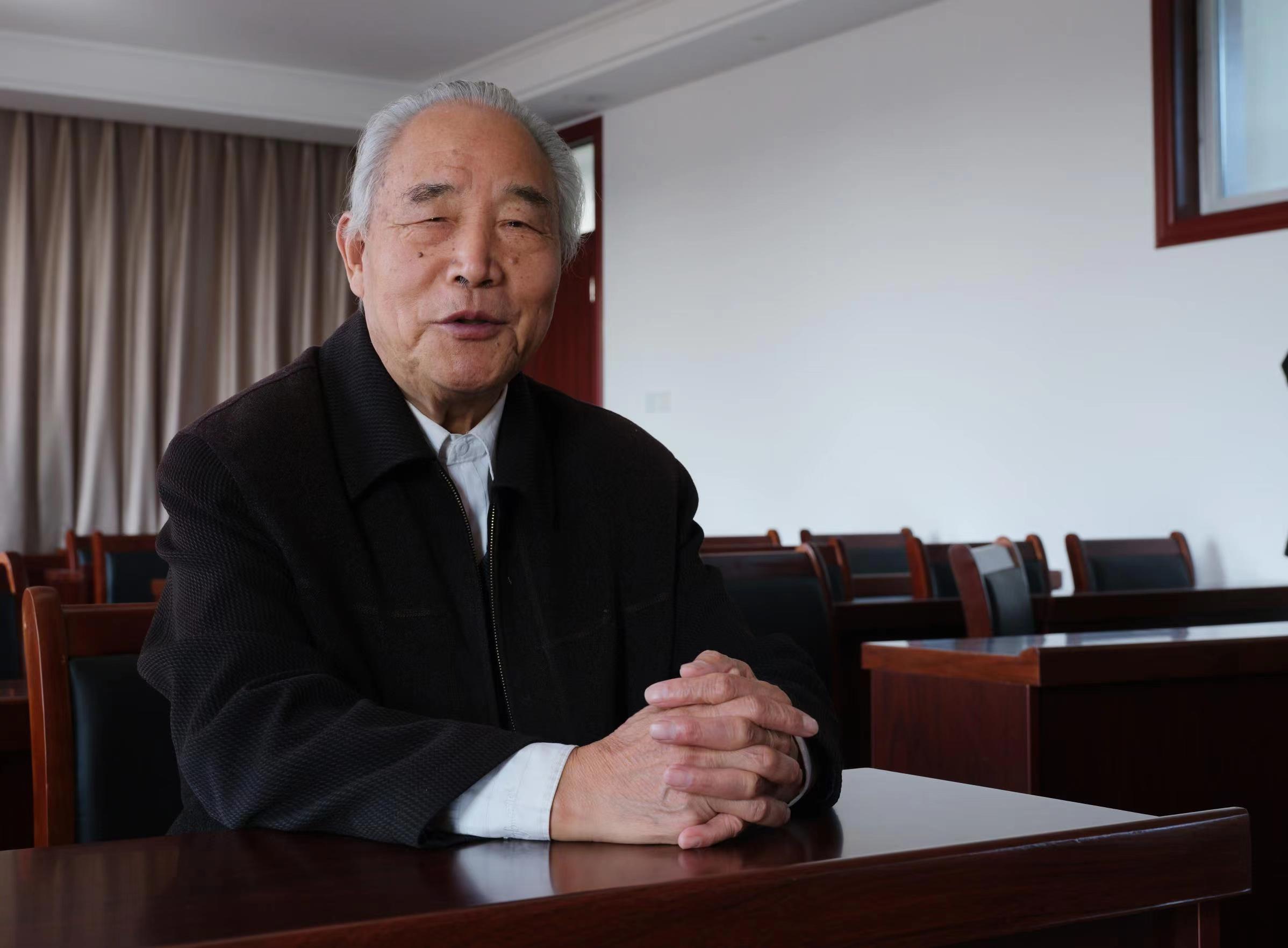 2东海县人大原副主任，县关工委主任赵景华.jpg