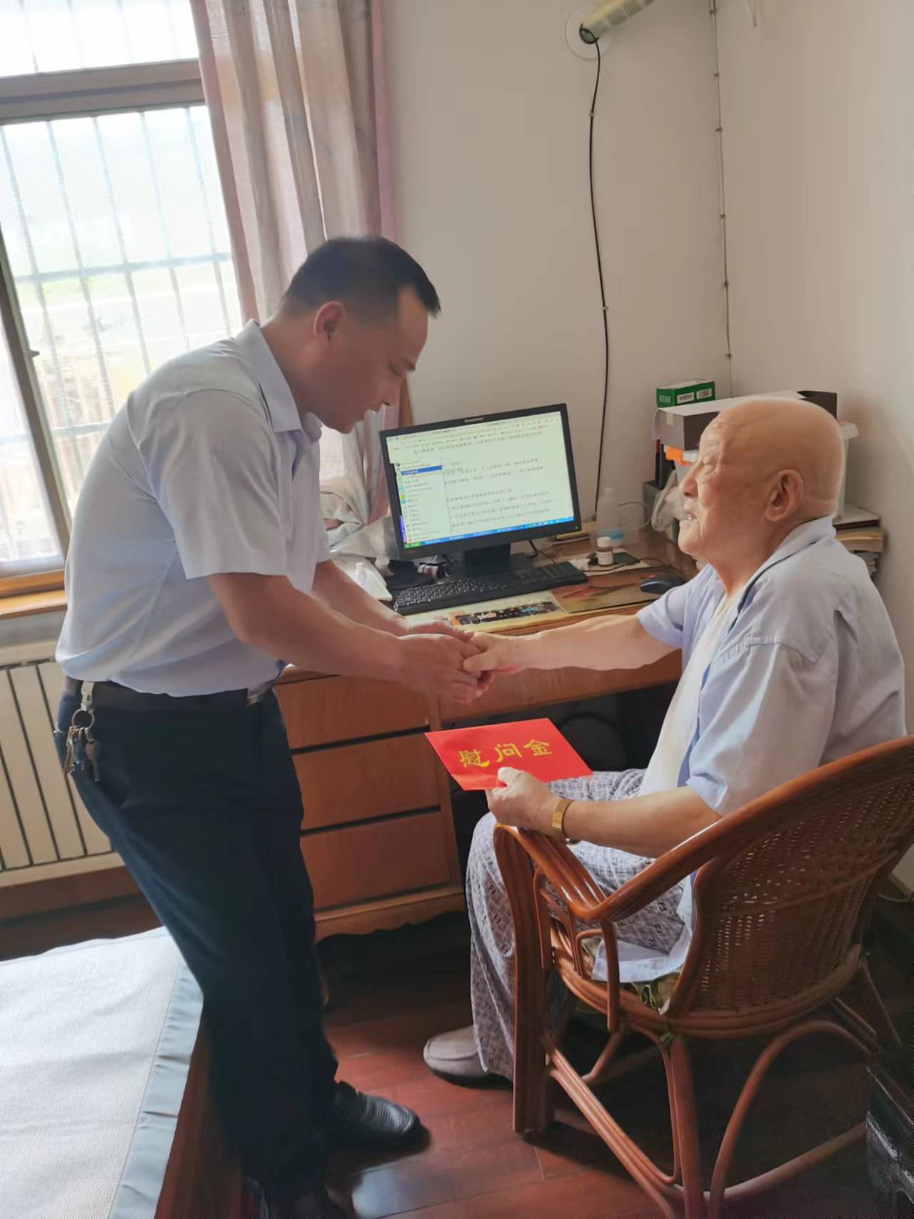 慰问照片.jpg